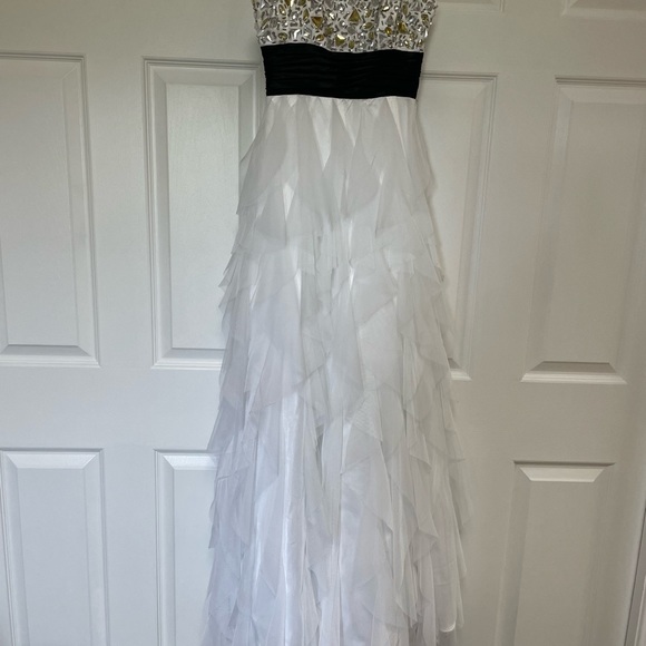 Never woren. Wedding, homecoming, prom dress - Picture 2 of 6